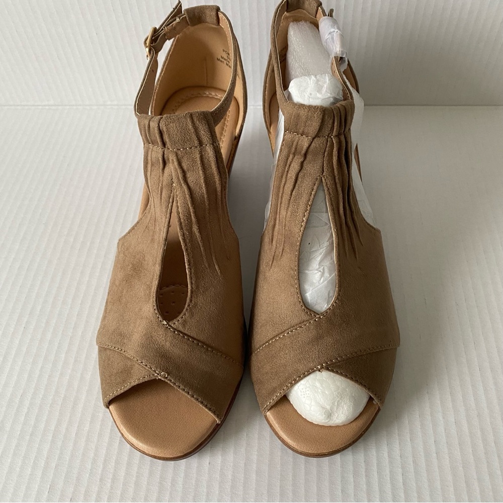 Women’s Tan Suede Peep-Toe Slingback Sandals